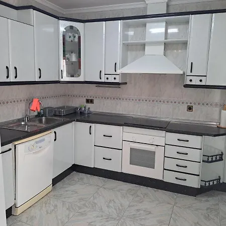 Spacious In Noelia With Private Pool, Garden & Parking Holiday home *