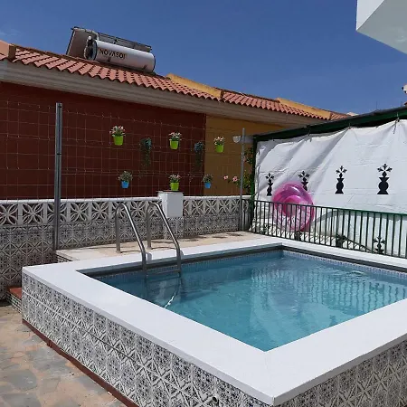 Spacious In Noelia With Private Pool, Garden & Parking Holiday home *
